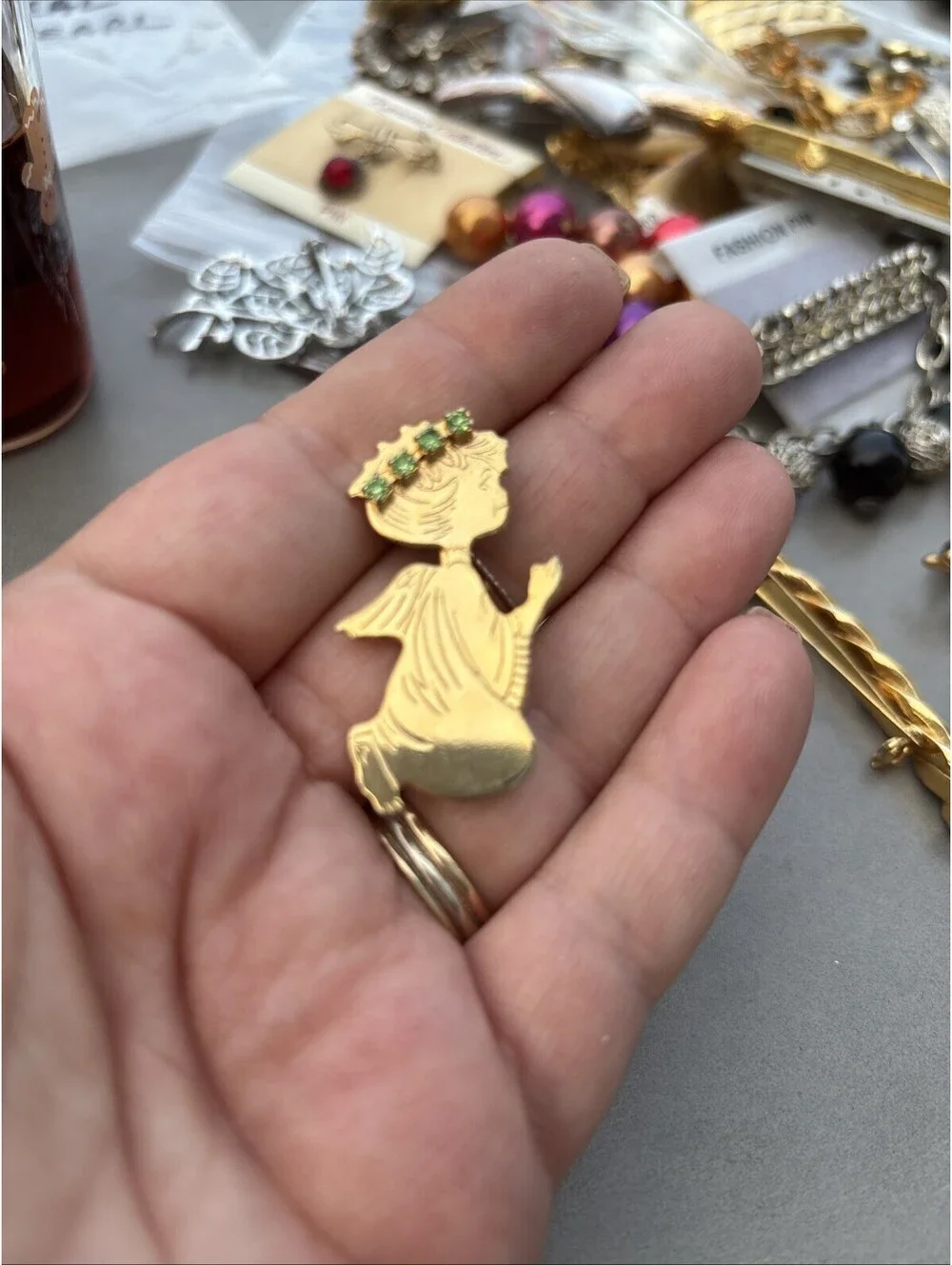 Beautiful Brooch Pin Gold Tone Praying Angel Lime Rhinestone Crown 1/5x7/8 CUTE